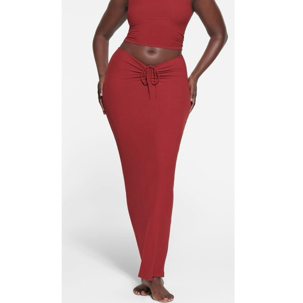 New SKIMS By Kim Kardashian Soft Lounge Scrunch Maxi Skirt in Brick XL